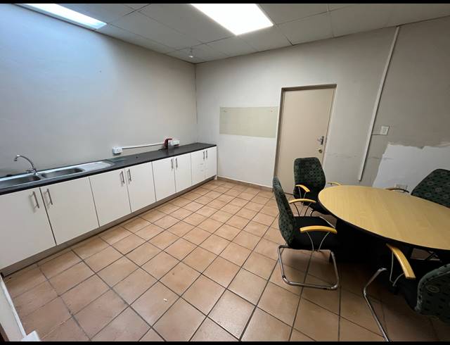 200M² OFFICE TO LET IN PARKLANDS